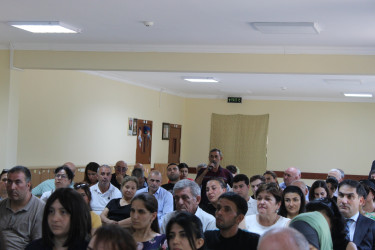 Nizami Rayon İcra Hakimiyyətinin başçısı Coşqun Cəbrayılov rayon sakinləri ilə növbəti səyyar qəbullar keçirib