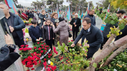 Vətən müharibəsi şəhidləri leytenant Kənan Süleymanlı, leytenant Teymur Məcidzadə və Əsəd Əsədlinin məzarları ziyarət edilib