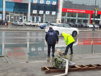 Nizami rayonunda intensiv yağan yağışların fəsadları aradan qaldırılır