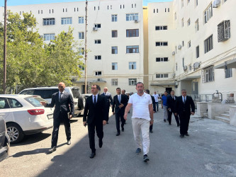 Nizami Rayon İcra Hakimiyyətinin başçısı Əli Vəliyev küçəsi 3, 3a və 6 nömrəli binalarda aparılan təmir işlərinə baxış keçirib