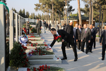 8 Noyabr – Şanlı Zəfər qələbəsinin 5-ci ildönümünü ilə əlaqədar Hərbi Memorial Məzarlıq ziyarət edilib