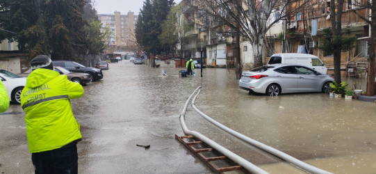 Nizami rayonunda intensiv yağan yağışların fəsadları operativ şəkildə aradan qaldırılıb