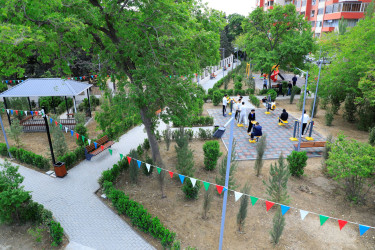 Nizami rayonunda növbəti park abadlaşdırılaraq sakinlərin istifadəsinə verildi