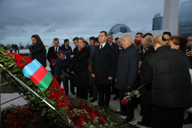 Nizami rayon ictimaiyyəti 27 Sentyabr – Anım Günündə Zəfər parkını ziyarət ediblər