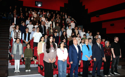 Nizami rayonunda Ümummilli Lider Heydər Əliyevin anadan olmasının 103-cü ildönümü münasibətilə məktəblilər arasında şahmat turniri keçirilib