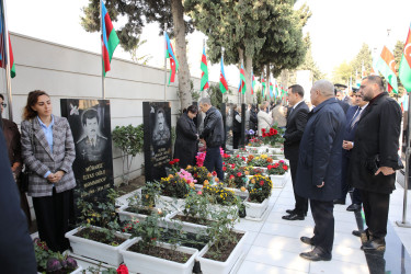 8 Noyabr – Şanlı Zəfər qələbəsinin 5-ci ildönümünü ilə əlaqədar Keşlə Şəhidlər Xiyabanı ziyarət edilib