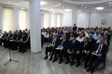 Nizami Rayon İcra Hakimiyyətinin başçısı Coşqun Cəbrayılov növbəti səyyar qəbulda rayon sakinləri ilə görüşüb