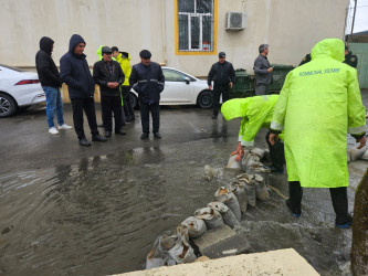 Keşlə qəsəbəsi, Sabir küçəsində yağışın yaratdığı fəsadlar aradan qaldırılır