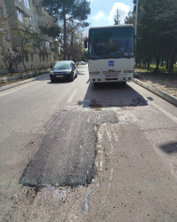 Nizami rayonunda intensiv yağıntıların yollarda yaratdığı fəsadlar aradan qaldırılır