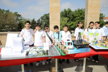 II Makeathon Nizami Festivalında rayon məktəbliləri və gənclərinin “Smart city” və “Sərbəst layihə” istiqamətləri üzrə hazırladıqları layihələr nümayiş etdirilib