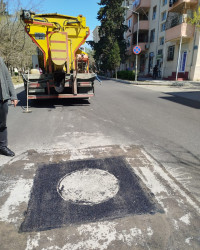 Nizami rayonunda intensiv yağıntıların yollarda yaratdığı fəsadlar aradan qaldırılır