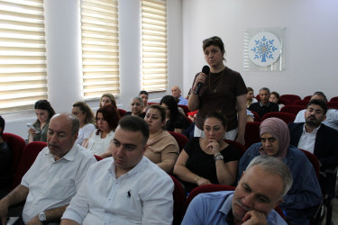 Nizami Rayon İcra Hakimiyyətinin başçısı Coşqun Cəbrayılov növbəti səyyar qəbulda rayon sakinləri ilə görüşüb