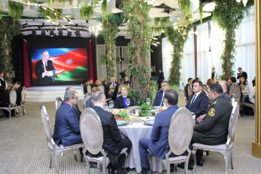 Nizami rayonunda Ulu Öndər Heydər Əliyevin ildönümü ilə əlaqədar ehsan süfrəsi açılıb