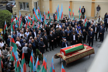 Birinci Qarabağ müharibəsində şəhid olmuş həkim-leytenant Məmmədov Mübariz İlyas  oğlu Keşlə qəsəbəsi Şəhidlər Xiyabanında torpağa tapşırılıb