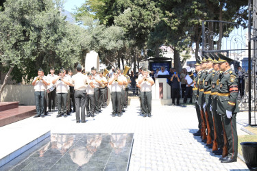 Birinci Qarabağ müharibəsində şəhid olmuş hərbi qulluqçu Abbasov Məhərrəm Abbas oğlu Nizami rayonunun Keşlə Şəhidlər Xiyabanında torpağa tapşırılıb