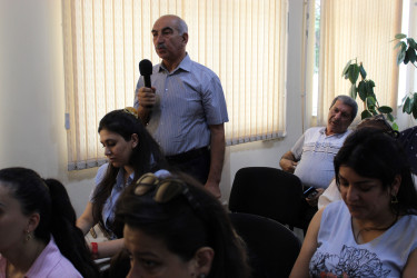 Nizami Rayon İcra Hakimiyyətinin başçısı Coşqun Cəbrayılov sakinlərlə növbəti səyyar qəbul keçirib