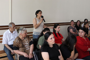Nizami Rayon İcra Hakimiyyətinin başçısı Coşqun Cəbrayılov növbəti səyyar qəbulda rayon sakinləri ilə görüşüb