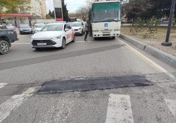 Nizami rayonunda intensiv yağıntıların yollarda yaratdığı fəsadlar aradan qaldırılır