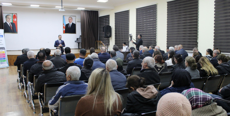 Nizami Rayon İcra Hakimiyyətinin başçısı Coşqun Cəbrayılov növbəti səyyar qəbulda rayon sakinləri ilə görüşüb