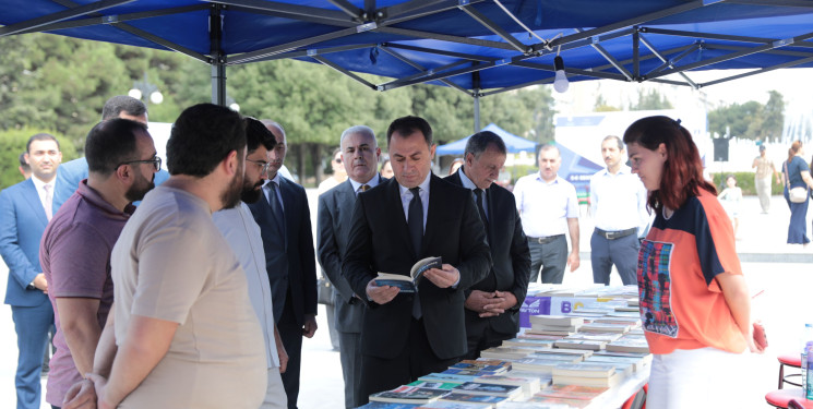 "IV Bilik Kitab Sərgisi" sakinlərin marağına səbəb olub