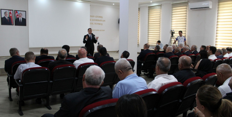 Nizami Rayon İcra Hakimiyyətinin başçısı Coşqun Cəbrayılov növbəti səyyar qəbulda rayon sakinləri ilə görüşüb
