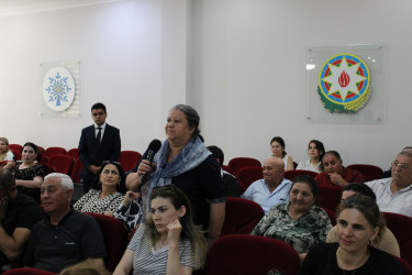 Nizami Rayon İcra Hakimiyyətinin başçısı Coşqun Cəbrayılov növbəti səyyar qəbulda rayon sakinləri ilə görüşüb