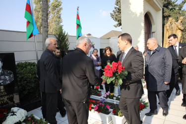 8 Noyabr – Şanlı Zəfər qələbəsinin 5-ci ildönümünü ilə əlaqədar Keşlə Şəhidlər Xiyabanı ziyarət edilib