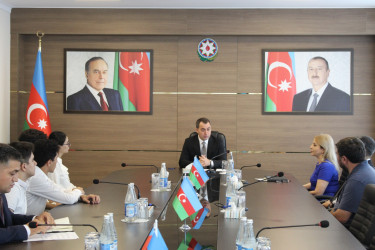 Nizami Rayon İcra Hakimiyyətinin başçısı beynəlxalq olimpiada qalibi olan rayon gəncləri ilə görüşüb