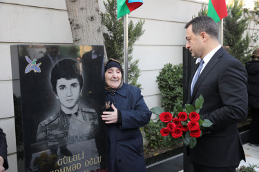 8 Noyabr – Şanlı Zəfər qələbəsinin 5-ci ildönümünü ilə əlaqədar Keşlə Şəhidlər Xiyabanı ziyarət edilib