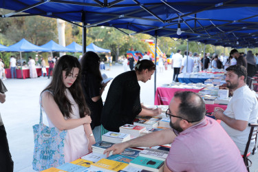 IV Bilik Kitab Sərgisi sakinlərin marağına səbəb olub