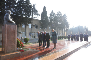 Nizami rayonunda Ulu Öndər Heydər Əliyevin əziz xatirəsi yad edildi