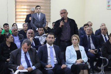 Nizami Rayon İcra Hakimiyyətinin başçısı Coşqun Cəbrayılov növbəti səyyar qəbulda rayon sakinləri ilə görüşüb