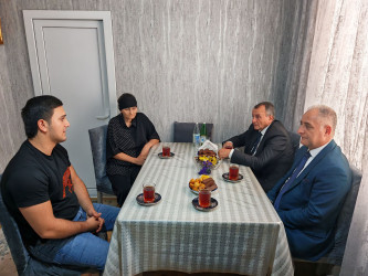 Vətən müharibəsi şəhidləri Teymur Məcidzadənin, Anar Qumaşovun və  Toğrul İsayevin ailələri ziyarət edilib