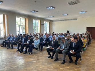 Nizami Rayon İcra Hakimiyyətinin başçısı Coşqun Cəbrayılov sakinlərlə növbəti səyyar qəbul keçirib