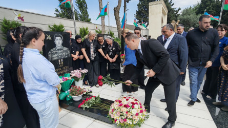 Vətən müharibəsi şəhidi Alı Həsənlinin doğum günündə məzarı ziyarət edilib