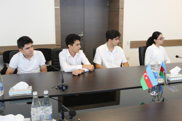 Nizami Rayon İcra Hakimiyyətinin başçısı beynəlxalq olimpiada qalibi olan rayon gəncləri ilə görüşüb