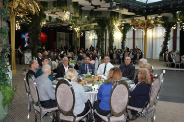 Nizami rayonunda Ulu Öndər Heydər Əliyevin ildönümü ilə əlaqədar ehsan süfrəsi açılıb