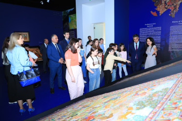 Şəhid və qazi övladları Heydər Əliyev Mərkəzini ziyarət ediblər