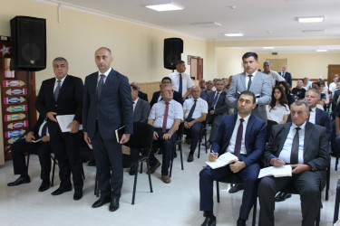 Nizami Rayon İcra Hakimiyyətinin başçısı Coşqun Cəbrayılov rayon sakinləri ilə növbəti səyyar qəbullar keçirib