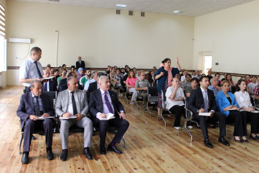 Nizami Rayon İcra Hakimiyyətinin başçısı Coşqun Cəbrayılov növbəti səyyar qəbulda rayon sakinləri ilə görüşüb