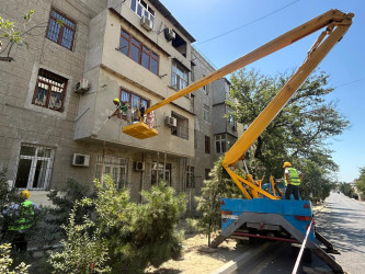 Nizami Rayon İcra Hakimiyyətinin başçısı Əli Vəliyev küçəsi 3, 3a və 6 nömrəli binalarda aparılan təmir işlərinə baxış keçirib