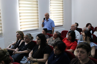 Nizami Rayon İcra Hakimiyyətinin başçısı Coşqun Cəbrayılov növbəti səyyar qəbulda rayon sakinləri ilə görüşüb
