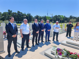 Vətən müharibəsi şəhidi Əsəd Əsədlinin doğum günündə məzarı ziyarət edilib