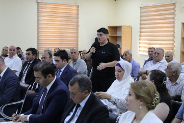 Nizami Rayon İcra Hakimiyyətinin başçısı Coşqun Cəbrayılov rayon sakinləri ilə növbəti səyyar qəbul keçirib