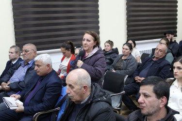 Nizami Rayon İcra Hakimiyyətinin başçısı Coşqun Cəbrayılov növbəti səyyar qəbulda rayon sakinləri ilə görüşüb