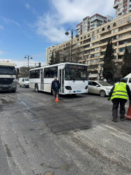 Nizami rayonunda intensiv yağıntıların yollarda yaratdığı fəsadlar aradan qaldırılır