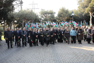 8 Noyabr – Şanlı Zəfər qələbəsinin 5-ci ildönümünü ilə əlaqədar “Nizami Rayon Vətən Müharibəsi Şəhidləri” Memorial Kompleksini ziyarət edilib