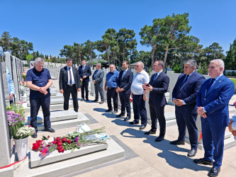 Vətən müharibəsi şəhidi Əsəd Əsədlinin doğum günündə məzarı ziyarət edilib