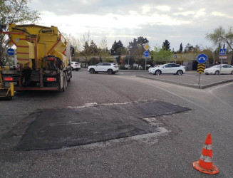 Nizami rayonunda intensiv yağıntıların yollarda yaratdığı fəsadlar aradan qaldırılır - 17.04.2026