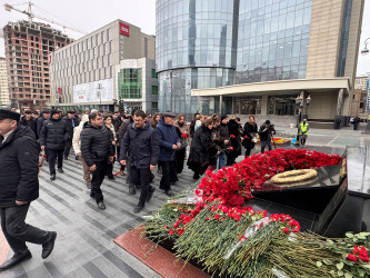 Nizami rayon ictimaiyyəti "Ana harayı” abidəsini ziyarət edib - 26.02.2026